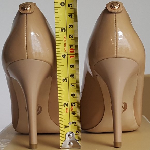 Michael Kors Elisa Pumps - Picture 10 of 11